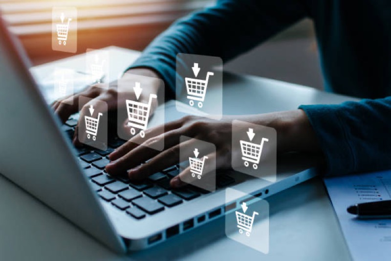 Consumer shopping online with AI assistance — the new purchasing experience